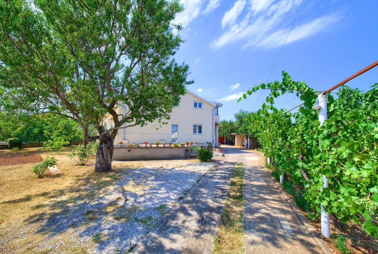 Apartment Lipovac Malinska Exterior photo