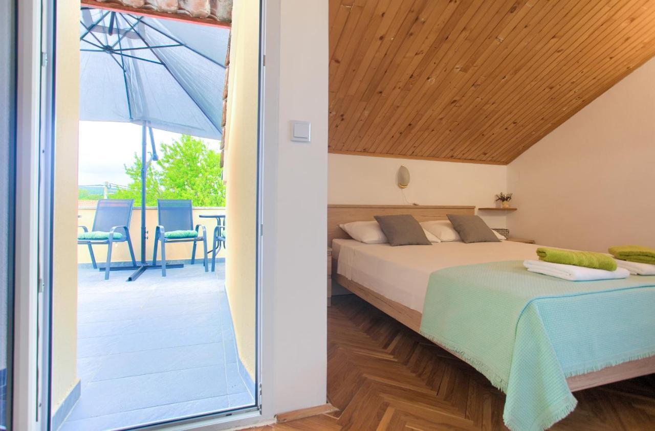 Apartment Lipovac Malinska Exterior photo